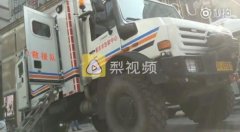 西南地区唯一奔驰越野救护车现身  价值四百万