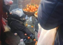 一个卖3元一个卖4元   结果打起来了