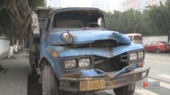 这条街非常宽敞 却成僵尸车“终老处”