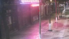 男子刑满释放还没走出监狱 又被带上警车