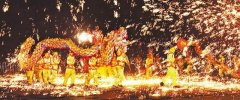 不打麻将参加民俗秀 含谷民众迎新年