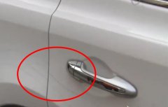 业主缴纳停车费后车被划   物业：他没交物管费