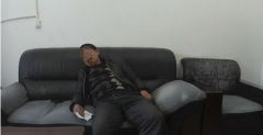 无证驾车被暂扣 男子“戏精”上身演不停
