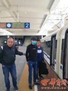 男子撞人逃逸 把车藏猪圈后逃到了重庆