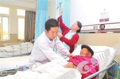 101岁老人患疝气 1.5小时完成手术