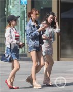 清凉夏装出街 重庆街头开启“夏天模式”