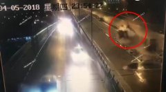 轿车马路上“练体操”  腾空翻转三圈后落地