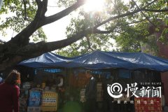 路边无名小书摊  散发20多年书香气