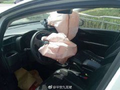 调头不看后视镜    神回复：“急速转弯可避险”