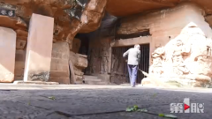 退休后  他与石刻造像作伴隐居十三年