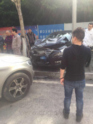 低头捡手机2秒 抬头撞车赔5万