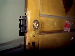 小偷撬坏门锁偷走租客财物 房东竟要租客对门锁负责