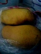 路边买芒果被套路 5.7斤变3.7斤还烂透了