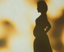 女子离婚后发现怀孕   前夫却将她拉黑