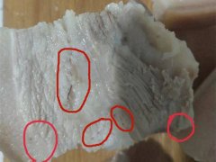 超市买的肉煮熟后有黑色异物  店员说是毛细血管