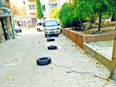 小区里本无车位 却被孃孃占位收费