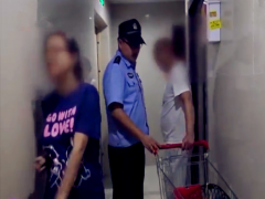 新房变“猫舍”异味浓烈 邻居无奈报警