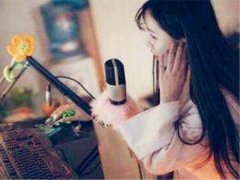 儿媳痴迷直播搞暧昧 被婆子妈抓个正着