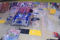 智能手表遗留商铺 遭男童好奇顺走