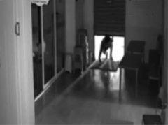 小偷多次半夜进门偷东西   只为填饱自己的肚子