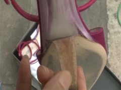 新鞋穿一天就脱胶 商家却不肯退货