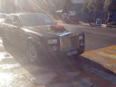 重庆街头现豪车接亲  “9999”的车牌号很吸睛