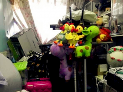 什么都舍不得扔的妈妈  把家变成“仓库”